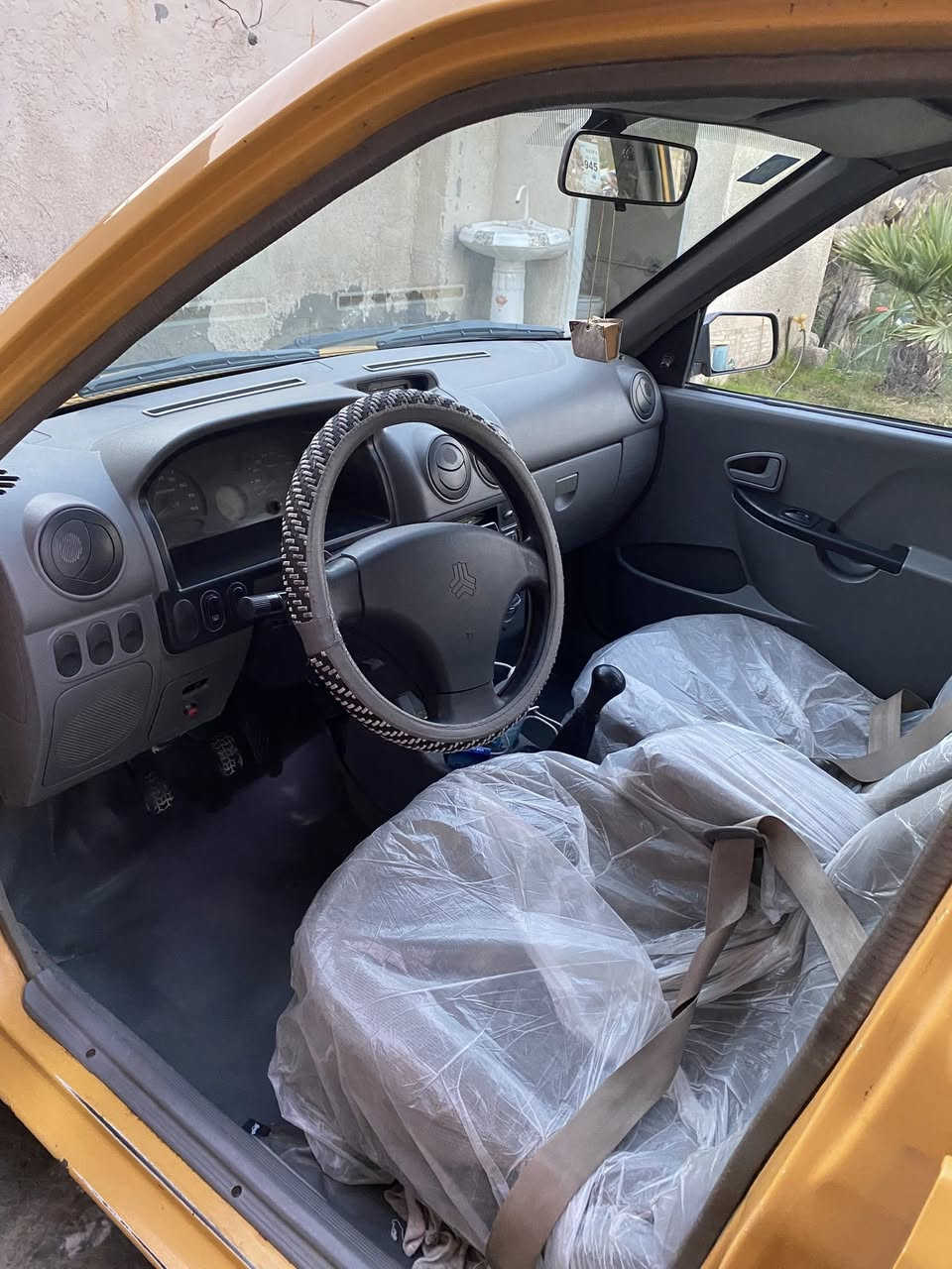 السلام عليكم 
سايبا ٢٠١٣ للبيع سياره جاهزه من كلشي ، بيها جاملغ امامي ايمن امبدل وتصليح الهلالات الخلفيه ، من كلشي كامله السياره كهربائيات وميكانيك ، نواقص السياره ( التبريد ، والشواصي عوزهن لحيم ) السعر ٢٩ وبيها مجال مكان السياره بغداد الشعب  قرب بوب الشام  . ***********
