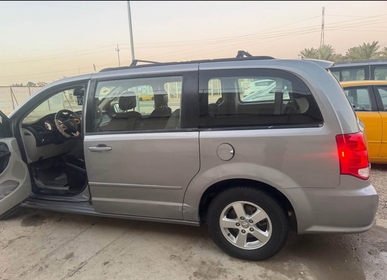 دوج كرفان موديل 13 رقم بصره دولي تحويل مباشر  داخله اكلين بدون حادث بلعراق بيها طخات مكانات ومعمرات بدون تبديل  اكفلها من الكص ولكلبه ولتجيه ولعيب الشرعي السياره فول بس فتحه مابيها بيبان  كهرباء جنطه شفط مكينه 6 اسرندر تبريد 3 قطع 7 راكب سياحي السياره جاهزه اي نقص مابيها سعرها 128 وبيها مجال مكاني ناصريه سوق الشيوخ الشراي يتصل ويدلل *********** 
مامتواجد ع الفيس
