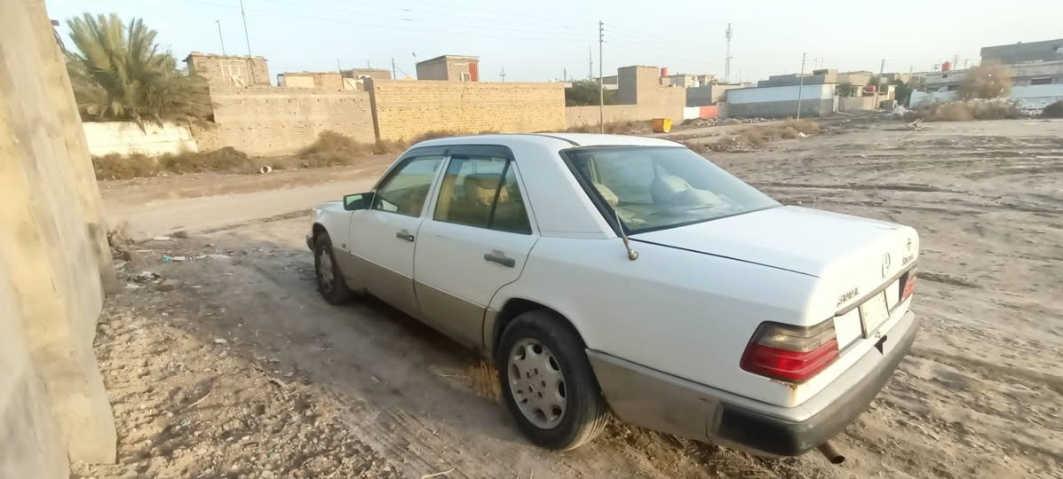 مارسدس دب مديل ٨٨ رقم بغداد سنويه تنتهي ب٢٦ عندي بيهه وكاله وصاحبهه يريد مداور والسعر المطلوب ٤٥ ورقه وبيهه مجال لشراي مكاني بالهوير 
*********** واتساب
*********** اتصال
