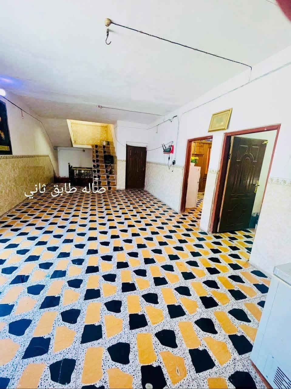 السلام عليكم 
الدار للبيع موقع جدأ راقي 
🛑المساحه 328متر في السند 
🛑طابو صرف
🛑باسم صاحب البيت شخصين تحويل البيت ثاني يوم بعد الشراء
🛑البيت على شارعين 
عرض الشارع الامامي 20متر 
🛑 نوع البناء //طابوق السقف عكاده 
🛑 سنة البناء حديث 
يتكون البيت من طابقين
ويتكون الطابق الاول من 
🛑 استقبال
🛑غرف نوم عدد 4
🛑صاله كبيره جدا 
🛑 مطبخ حار
🛑صيحات خارجيه وصحيات داخليه
طارمه +حديقه
ملاحظه//البيت على شارعين
امامي وخلفي
الطابق الثاني يتكون من 
🛑عدد الغرف 3
🛑صاله كبيره 
🛑  كافة الخدمات  متوفره 
🛑العنوان /بابل المدحتيه 
حي الحوراء الملحق
بناء حديث سنة ٢٠٠١٣
السعر //١٧٠ولي مجال
للاستفسار او الاتصال على رقم الهاتف ***********
***********ابو علي
مكتب دلالية وائل الهندي شارع 60 قرب سلوان ابو الكاشي مقابيل فرع علي قماره
ملاحظه//الدلالية في ذمة الطرفين
