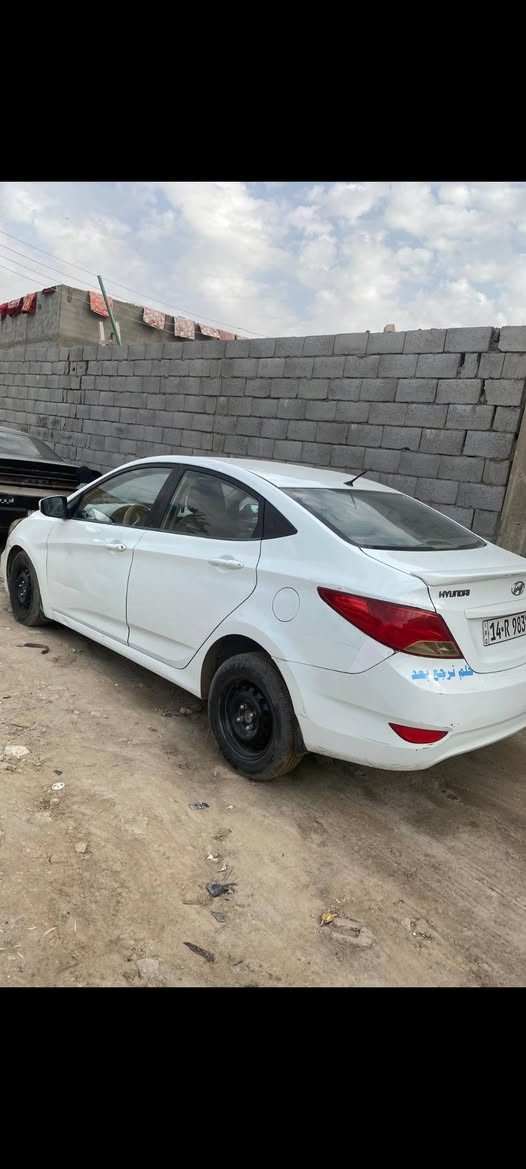 السلام عليكم اكسنت مديل 12 خليجي محرك 1600  بيع او مراوس حسب القناعه بيه مدكر وبنيد بدون دواخل رقم بصره انكليزي تدفه تبريد شغال تخم تاير جديد بيه بارد بالخلف بصيط السعر 83وبيه مجال العنون بصره ابو الخصيب***********
