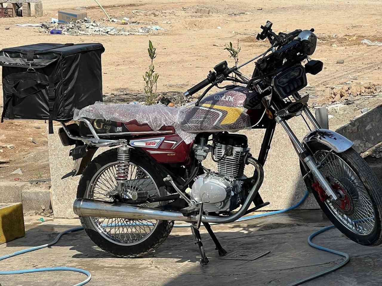 سلام وعليكم للبيع او مراوس دراجه موديل 25   4.  كير الدراجه حلوه وجديده ونضيفه السعر 700 وبي مجال 
مكلف بل نشر مكلف بل نشر 
***********
