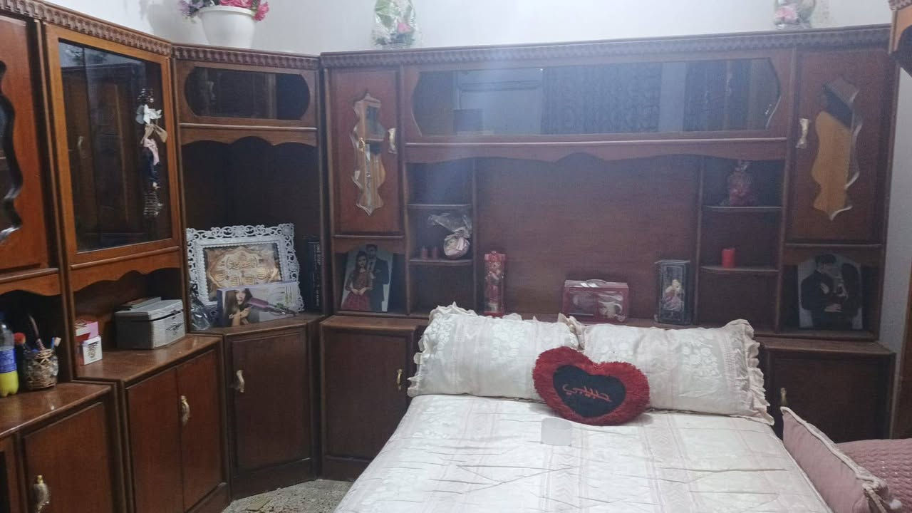 للبيع 
غرفه نوم اخشاب نظيفه السعر ٤٥٠ بي مجال 
عنوان فلوجه 
رقم الهاتف لشراي اتصل ***********
