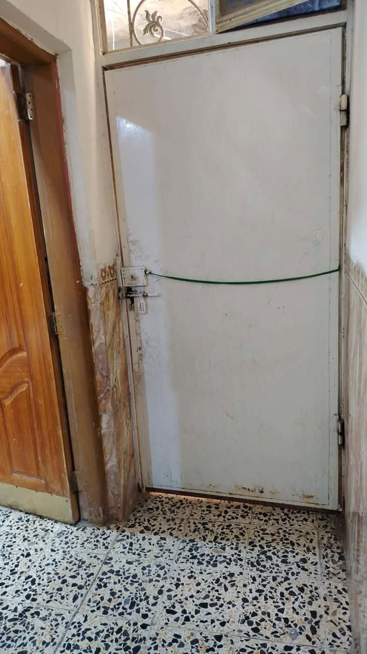 سلام عليكم
بيت للبيع  بالشرجي طابقين طابو صرف
كونكريت مسلح بناء جديد
مطبخ وصاله وبراني وصحيات والطابق الثاني 
 غرفتين وصاله
المساحه 63
 قفل 85 مع الاثاث 
للستفسار ع الرقم 
***********
