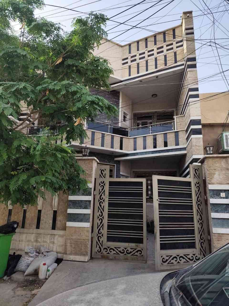 للبيع ١٧٦ متر 
واجه ٨ متر نزال ٢٢ متر 
طابقين ونصف ( شقة بالطابق الثالث )
الموقع حي التجار 
للإستفسار 
***********

