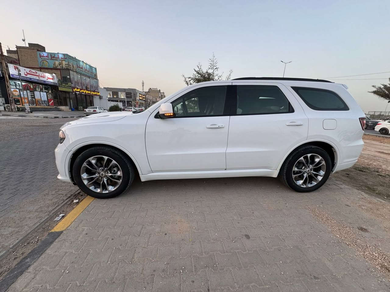 دودج دورنكو مويل 2020 خليجي
محرك 6 سلندر 3600
ماشية 130 
فول GT
داخل عسلي 
كشنات تدفئة خزن ميموري 
ستيرن تدفئة
شاشة كار بلي نظام Uconnect
فتحة 
شفتات ستيرن 
تحكمات ستيرن فول ماعدا الرادار 
شاشات خلفية للركاب بلادي 
باب خلفي كهرباء 
ويل 20 
حساسات امامي خلفي 
اوتو ستوب
بنيد 3 فتحات بلادي
داش كام 
تخم تاير جديد جديد
رقم بغداد شبه مميز انلكيزي الجديد
كير ومحرك مكفولات
دهن كير جديد 
السيارة وارد خليجي مكفولة من الضربة والصبغ السيارة جديدة مثل ما موضح بالصور وبالحقيقة احلى 
السعر 300$ وبي مجال
تلفون *********** مكلف ب النشر رقم صاحب السياره
