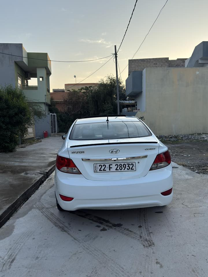 السلام عليكم 
اكسنت موديل 2012فول للبيع 
السيارة بيها ملاحظات فقط 
السعر 110وبيها مجال 
***********
