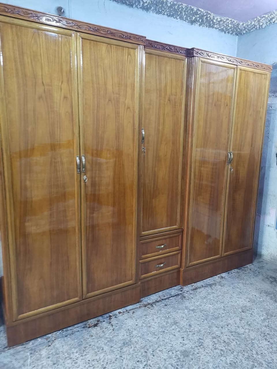 صاج داخل وخارج الظهر جرجوبه ٥ وملحق داخلي استعمال قليل الغرفه شغل توصا ثقيله جدآ اخت الجديده نقص زاويا ملابس فقط للحجز والاستفسار علئ الرقم او واتساب *********** بغداد السيديه حي الاعلام شارع قطر الندئ
