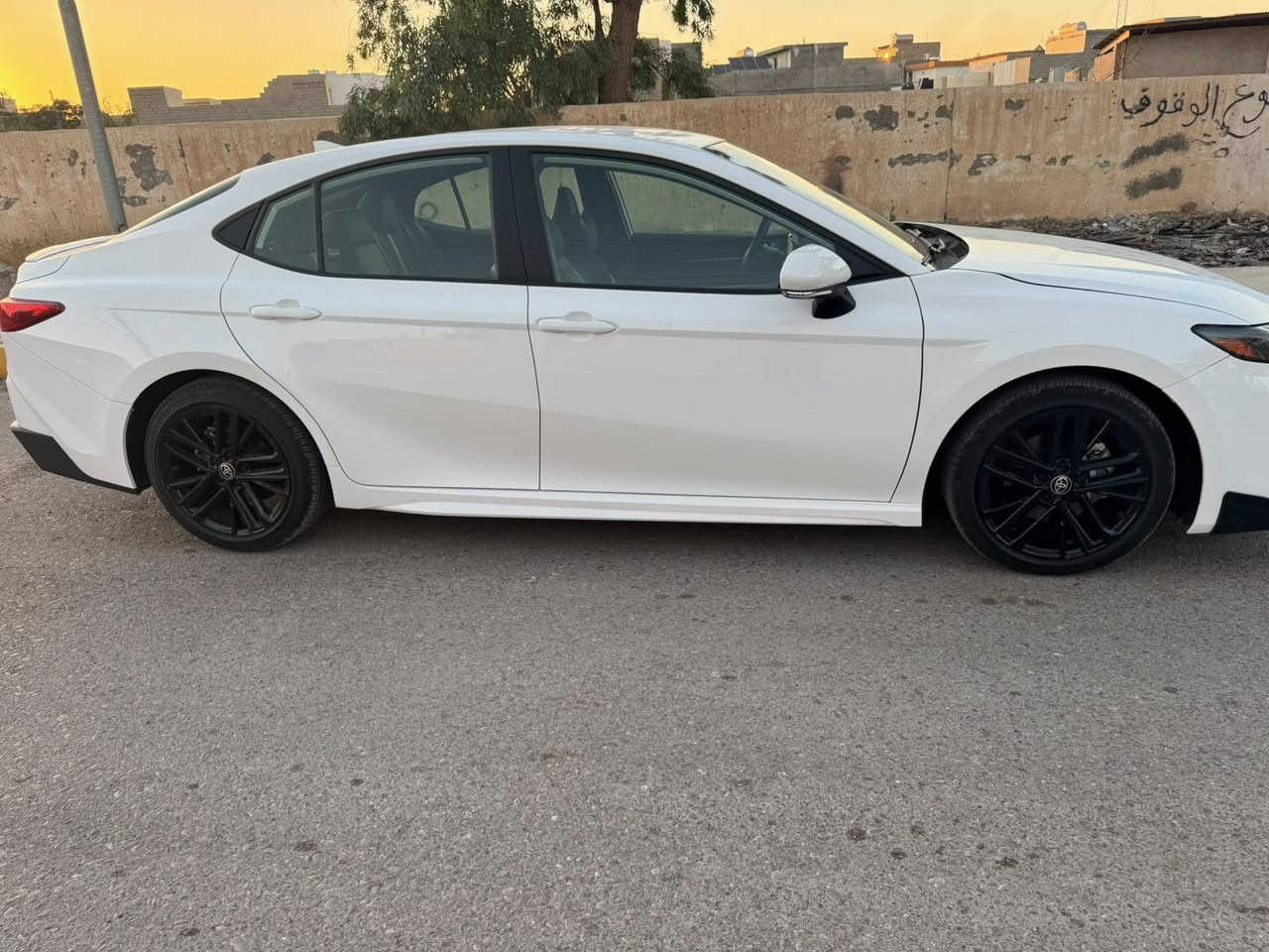 السلام عليكم كامري البيع اخوان السياره اخت الزيرو ماشيه 24 حادثها باب السايق او مبدل ابلادي نفس الون ***********
