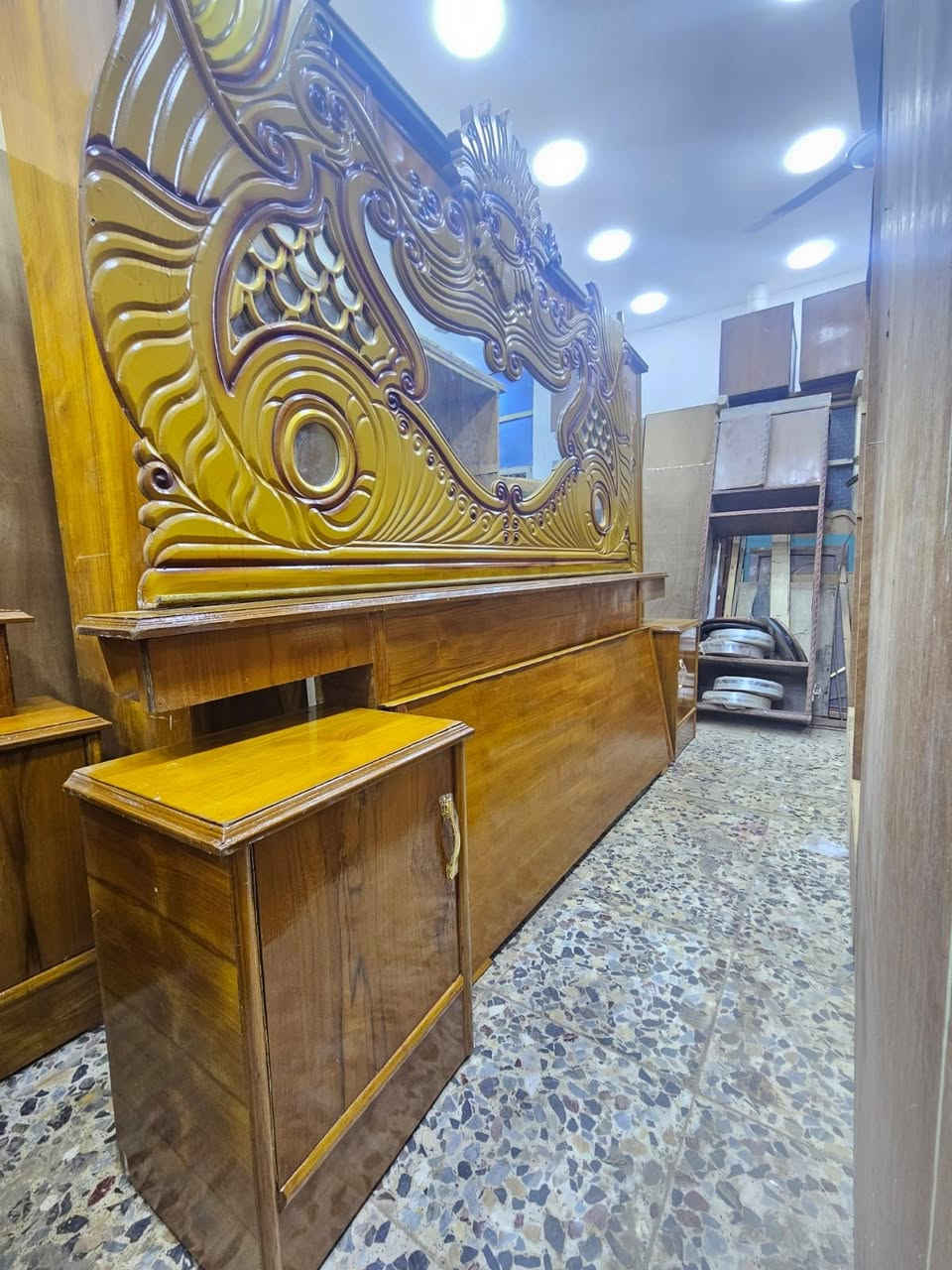 غرفة عراقيه ام خمسه مستعملة اخت جديده نظافتهه 90 الميه كل ضرر مابي. سعره 500 وبي مجال مكاني شعب شارع صحه ديوان واكو توصيل داخل بغداد لاتصال واتساب فقط***********
