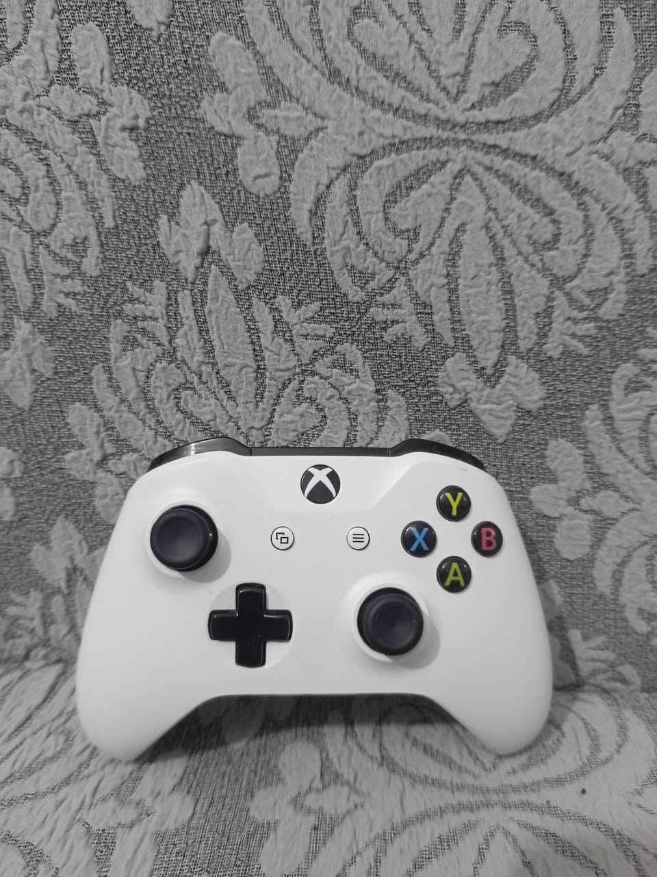 السلام عليكم
Xbox One S/500GB

نضيف جداً وكامل ملحقات 
لوك ستيكر ما مفتوح
النضافه گدامكم بلصور 👇🏿

سعر الجهاز 170 و بي مجال للشراي

يوجد توصيل 6 محافظات 

5 لبغداد


**إذا كنت صاحب هذا الإعلان وتريد حذفه لأي سبب، رجاءا أرسل رسالة إلى الدعم الفني**