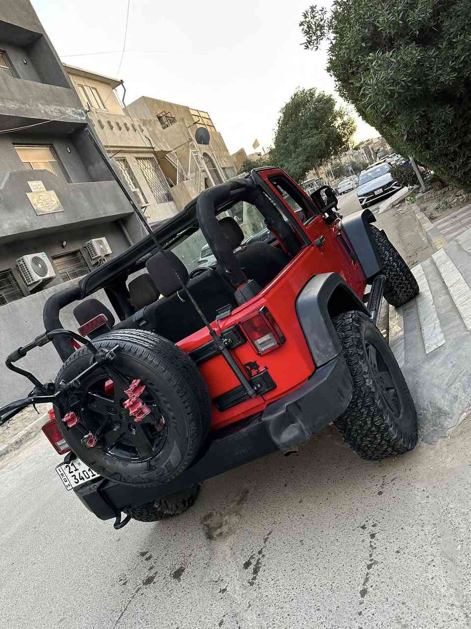 سلام عليكم جيب رانكلر موديل ٢٠١٧ 
مكينه 6 سلندر المرغوب 
كير اوتو + لو كير 
لون احمر ❤️
تدفئه تبريد ثلجج خير من الله 
دوسات حديد 
 لايتات زنون 
حادثه جاملغ وبنيد وبيه ٢ قطع صبغ جماليه 
 سياره مصروف عليه ٢٠ ورقه اضافات 
مكان السياره بغداد كراده 
عارضه ١٤٩ وماكو هيج سعر بالرانكر وبهيج نضافه 
وهذه رقمي ***********
