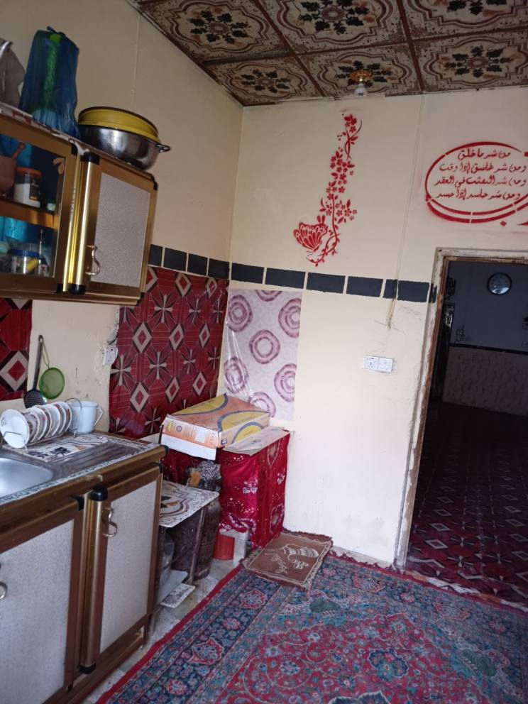 بيت للبيع 100 متر بل براكيه شارع المطار القديم قرب مدرسة جناهن *********** النجف, العراق
