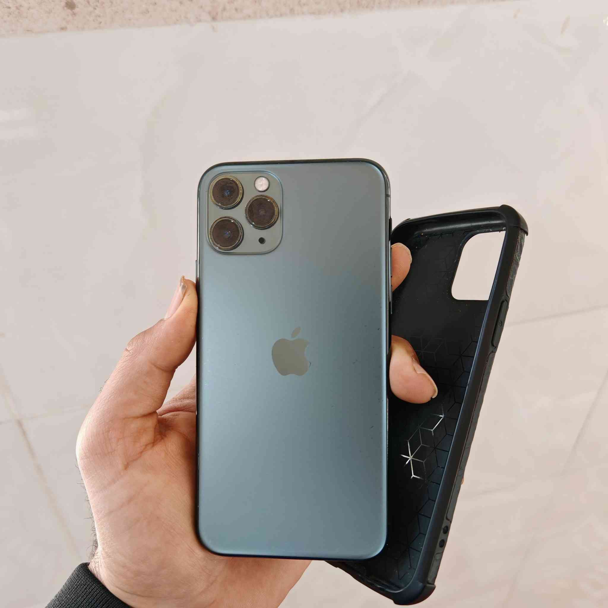 للبيع ايفون 11 برو 
ذاكرة 64
بطارية 72
شرق اوسط 
جهاز لا مصلح ولا مفتوح 
وتر بروف كلشي كامل 
وين متريد فحصه 
السعر 225
مكاني بابل 
***********
