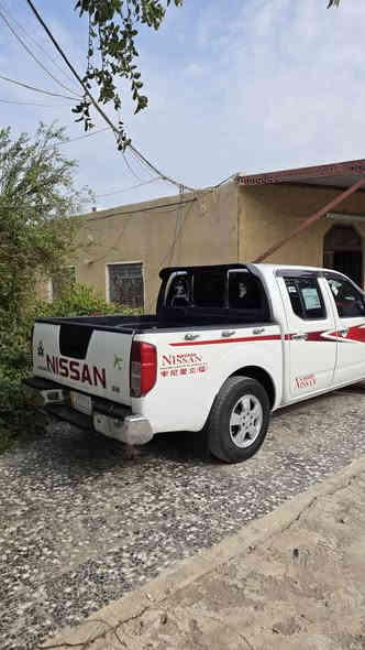 سلام وعليكم للبيع فقط نيفاره موديل 2013 رقم ذي قار سنويه جديده تحويل وكاله حاضر بسم صديقي  سياره كفاله من الكص ونقل جثه حداده تخم تاير جديد كهربائات كله شغاله تبريد ويه السويج سياره مال بيت مال جناي السعر 78 مستعجل عل بيع علمن انه بيه صبغ بدي مامكفول من الصبغ العنوان بصره قضاء الهوير***********
