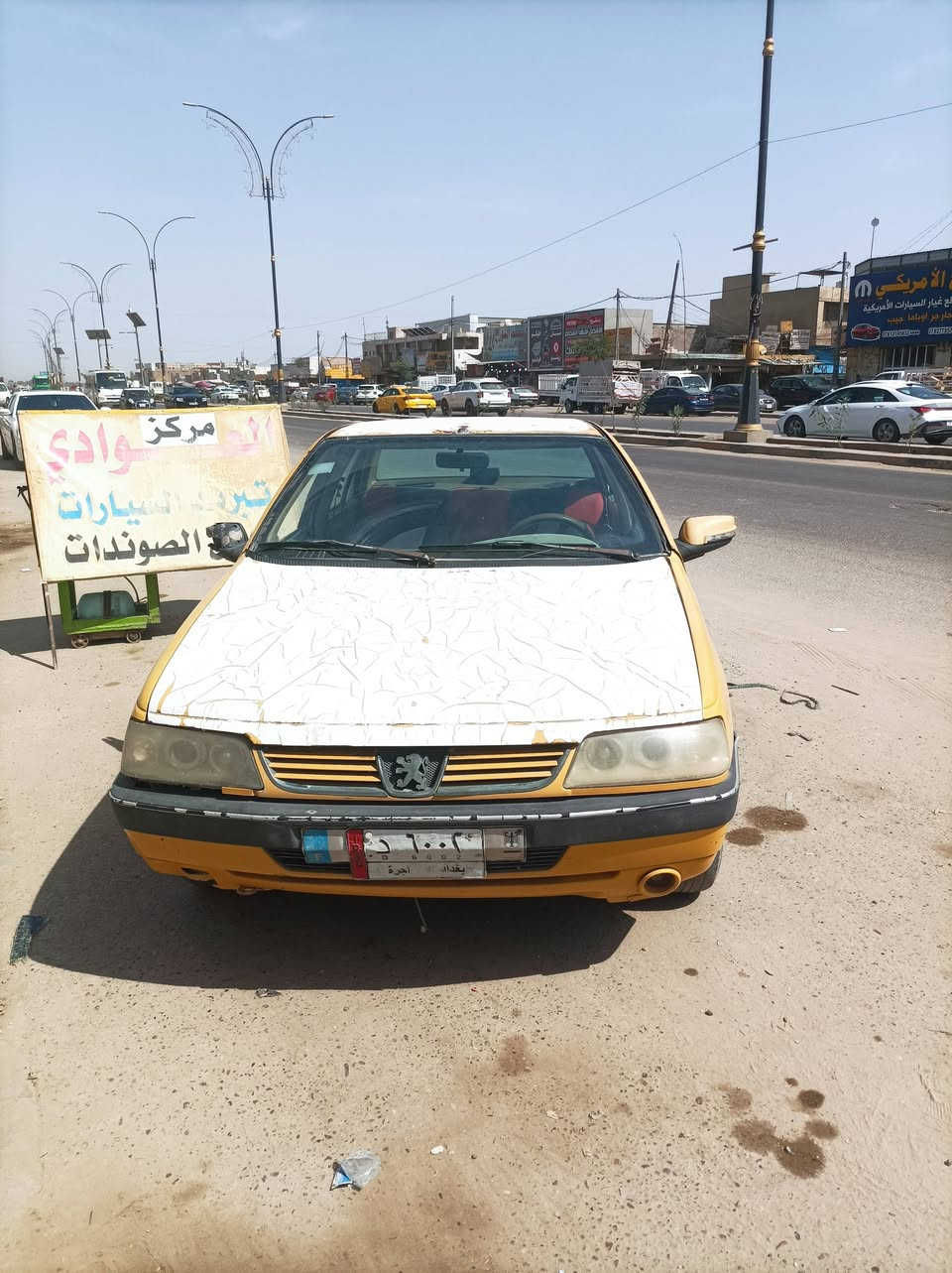 للبيع مستعجل بيجو405 مامطلوبه السياره شغاله بس بيه صوت بل مكينه ابيعلك كايمه ب14وبيه مجال ***********
