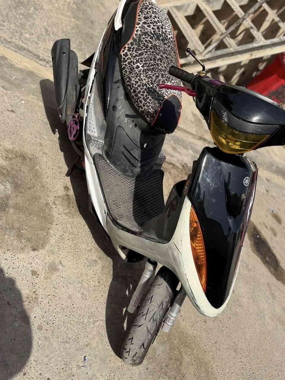 ماكس عدله ٥٥بوشه 
الدراجه بيها تزويد خارجي +الدبل الخلفي ب ٢٥٠ 
وبيها غراض بعد 
++نقصها فقط باتري ونقوصات قليله 
السعر ٨٥٠وبيها مجال 
مكاني بغداد حي الجهاد 
الرقم 
*********** وتساب فقط
