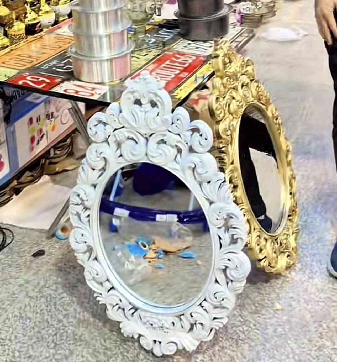 وصلت المرأه الملكيه 
وبسعر مناسب جداااا كميه محدوده 
وبعرض من الامزون 
المرأه الملكيه والجمال كله هنا 
قطعه وحده منها ينطي جماليه للمكان 
للطلب خاص أو على الرقم اهلا وسهلا 
متوفرات ب لونين ( الأبيض والملكي الذهبي ) 
***********
