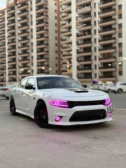 سلام عليكم شباب 
جارجر سكات باك للبيع 
موديل 2022 
اللون ابيض 
مكينه V8 / 6400ccm
ماشيه : 35 m 
رقم بغداد بأسمي والتحويل ثاني يوم 
المواصفات 
——————————-
كشنات كنتاره احمر مختم ( سكات باك ) 
فجوج بريمبو 6 بستم 
اكسل قفل 3.9 
كير 8 نمر 
دبات موبار سود
شاشه كار بلي 
كشنات تدفئه تبريد 
4 مودات قياده 
ذاكرة خزن ميموري 
حساسات خلفيه + جانبيه 
كامره خلفيه 
وباقي مواصفات السكات باك معروفه 
الأضافات 
———————————
لدات اوركال متغير 
وسقف روز رايز

حادثها 
——————————-
جاملغ وبنيد فقط 

* علماً السياره مناقصها اي شي جاهزه مجهزه 
* لا بيها تكحيل ولا بارد وكشرها كلش حلو 
السعر 235 ورقه وبالعافيه على الي ياخذها
مكاني بغداد / المنصور ***********
