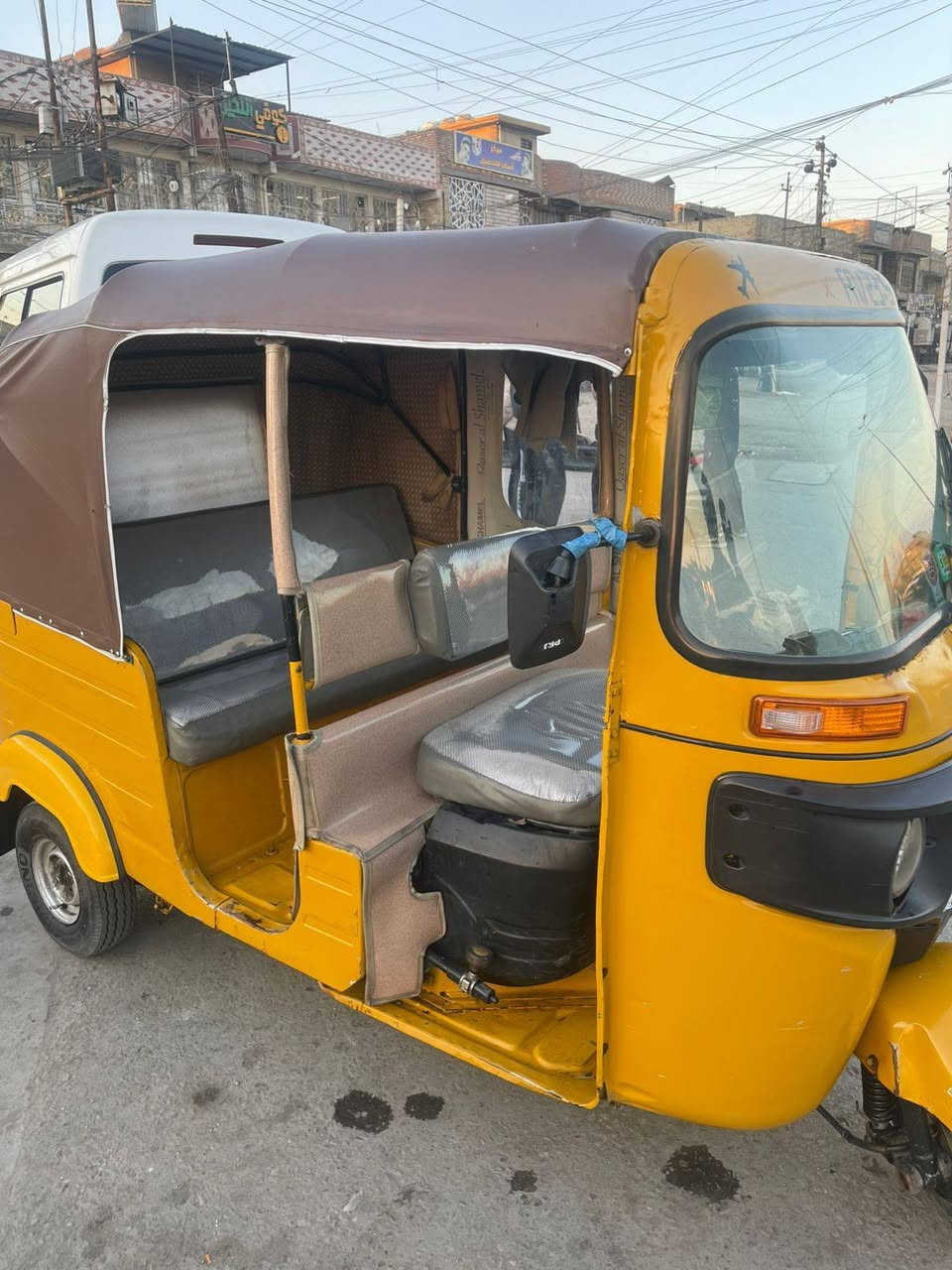 سلام عليكم تكتك موديل١٩ شهر12يوم 30التكتك مصبوغه عام الجماليه مجفته شركه التكتك خير من الله عارضهه ب6200 بيهه مجال شي بصيط التكتك مرقمه رقم بغداد سنويه وباقي علا استلام الوحات البكان ام الكبر الغزلان رقم الهاتف ***********
