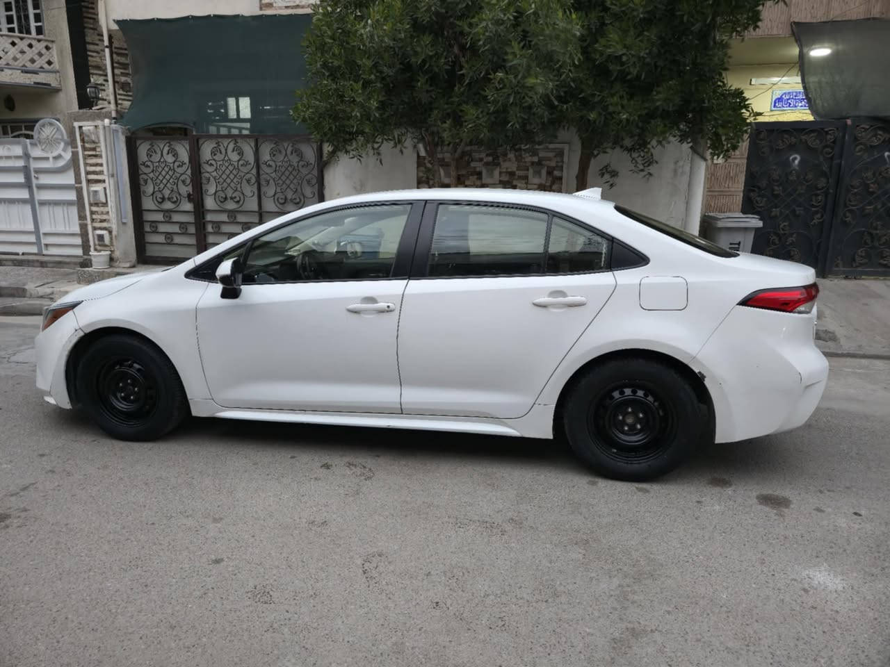 السلام عليكم عندي كورلا 20
امريكي حادثها موضح بلصوره
مواصفات le
مكينه 1800
هند بريك بصمه واتو هولد
سياره بيها طخه بلهلال فوق التاير  الخلفي.
معدل بارد ماامبينه.
حادثها امبدل جاملغ جهه السائق بلاردن
سياره. صارلها 5 سنوات عندي تبريدها ثلاجه الي مهتهم ويشوف السياره تفيده هلا بي ياخذها ويشلع عيوني
رقمها بغداد الدوشمه الي موجوده هي قديمه غيرت دوشمه مالتها
***********
بغداد الدوره مكانها.
