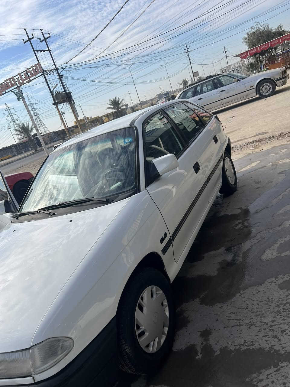 استرا للبيع موديل 1993 رقم بغداد مسطره جديد سنويه صار سبوع استلمته هزه جديد بقى بس ارقام كير ومحرك شرط صبغ بس دواير ودوسات سياره لوك متصرف عليها ربع كهربائيات كلها شغاله تايرات جديده  
سياره موجوده بالموصل

السعر 50ورقه وبيها مجال بسيط 
***********
