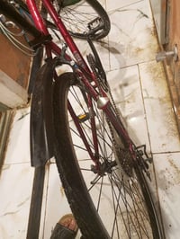 بيسكل جديد والله صارلي سبوع من اخذته بس اريد اشتري دراجه وجاي ابيعه بي...