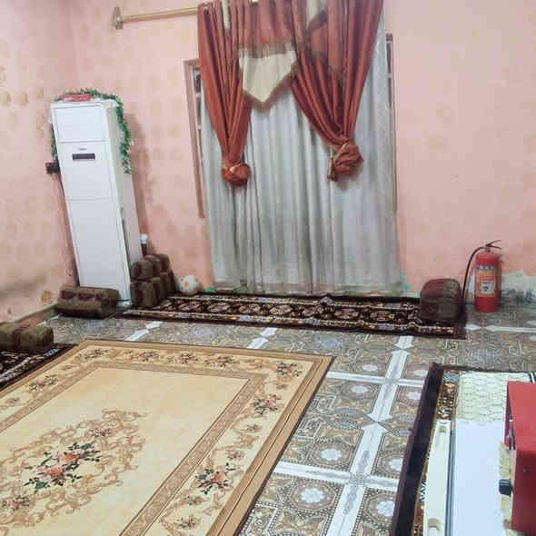 🪄أسعد الله اوقاتكم بكل خير احبتي الكرام 
#عرض_جديد
✨بيت للبيع
🔹 طابو زارعي عراقي سهم بالطابو

📐#المساحه 210M²

🟢#الموقع 
البصره ابي الخصيب طريق العوجه
🔹🔹🔹🔹🔹🔹🔹🔹🔹🔹

☄️#يتكون البيت من 
🔸غرفتين منام مساحة كل غرفه 5×4
🔺الاستقبال مساحته 7×4 قيد الانشاء لحد الرباط
🔻المطبخ مساحته 3 ونص مربع 
📌الصاله 7×3 ونص
🚾الصحيات داخليه وخارجيه 
 🚘كراج مساحه 7×3

🔷#السعر 63 مليون قابل وقابل للتفاوض

كافه الخدمات متوفره
مدارس خدمات عامه
شوارع مبلطه
يبعد عن طريق العوجه 200M
باقي التفاصيل
***********
