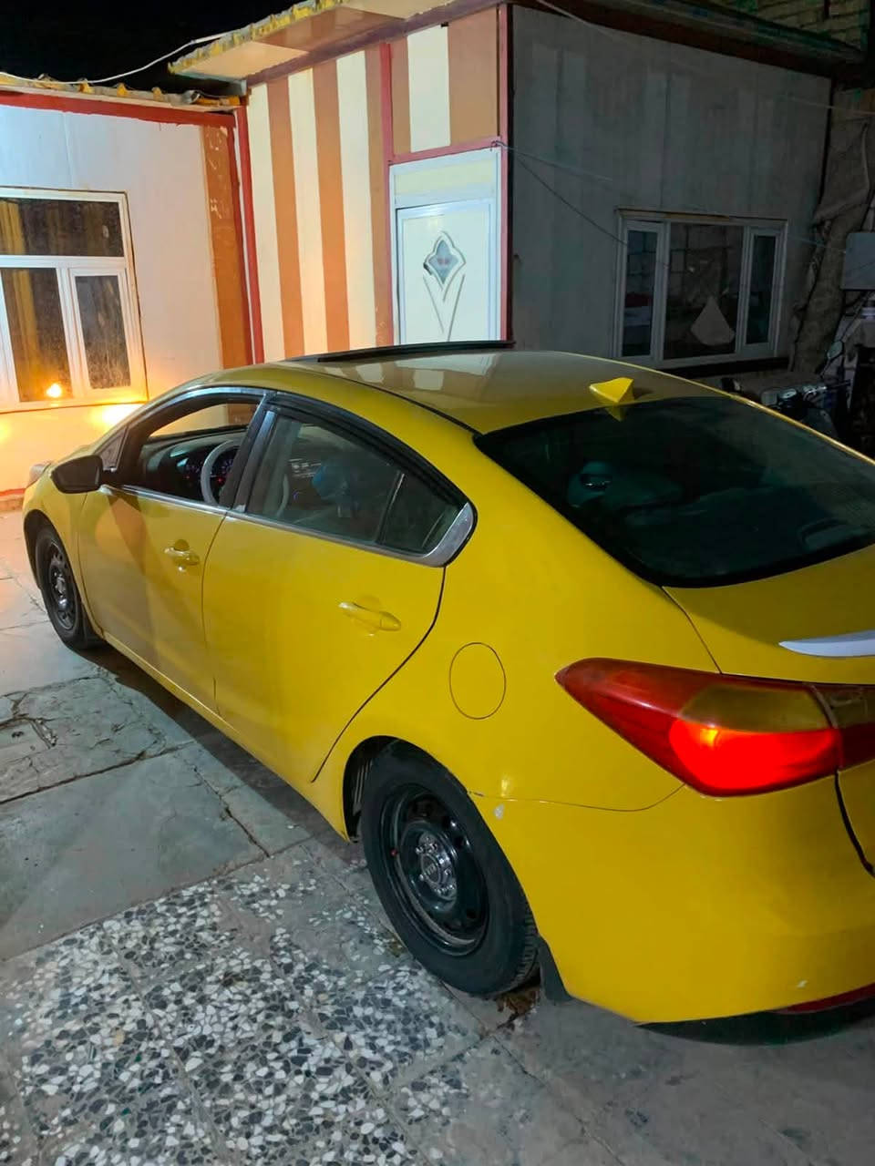 سلام عليكم
فورتي مديل 2014فوك الفول موصفات 
مكينة GDl كير AT ول كير ول مكينة خير من الله ول سيارة كشر ودواخل مرتبة واكعدة
سعر 98 وبيهة مجال حك الجية
للستفسار ***********ول رقم بي وتساب
