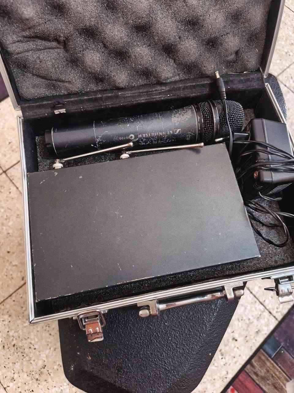 سلام عليكم سماعه للبيع السعر 325 مكان بابل قرب لعلويه شريفه مايك سينهايزر الاصلي سعر  175
***********
سلام عليكم سماعه للبيع السعر 325 مكان بابل قرب لعلويه شريفه مايك سينهايزر الاصلي سعر  175
