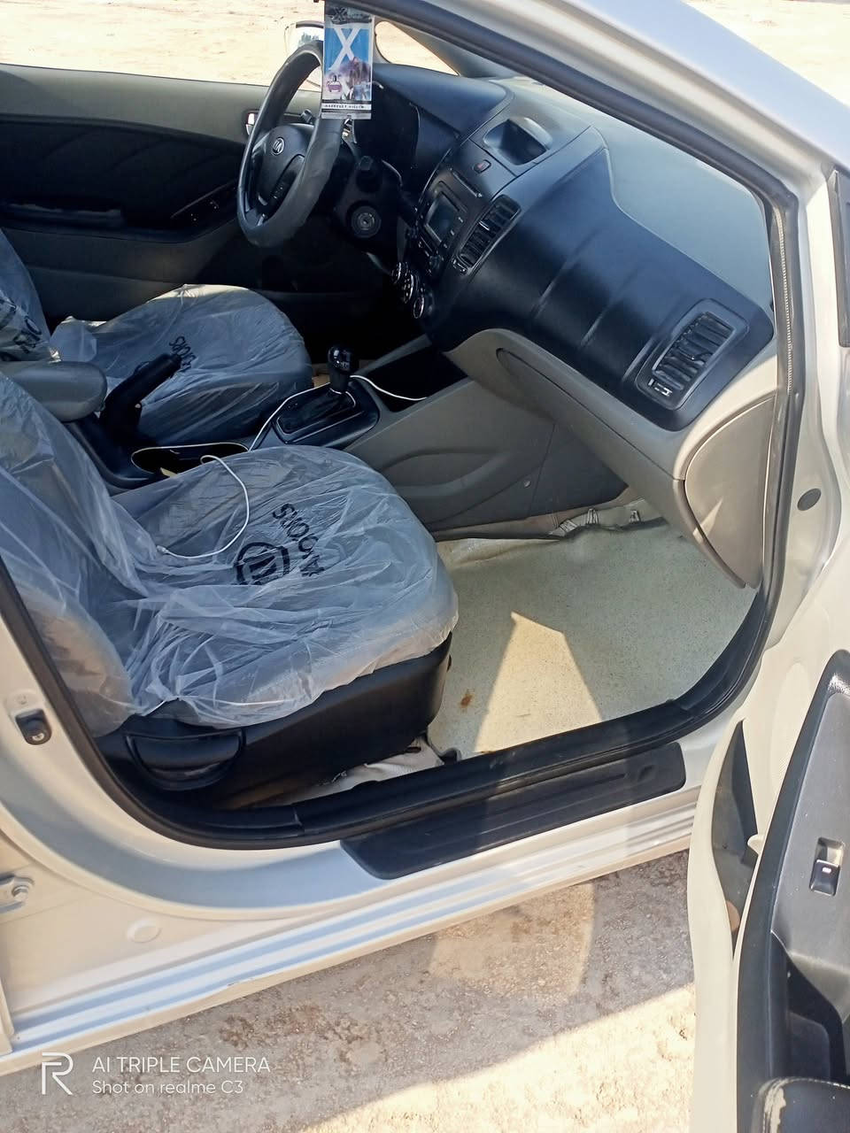 سيراتو 2015. جاهزه بيه رش صبغ فقط  السعر ولاستفسار ***********///***********
