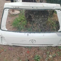 متوفر باب لاندكروز خلفي للبيع المحتاجة يتفضل   السعر 3ورقات .. 0780017...