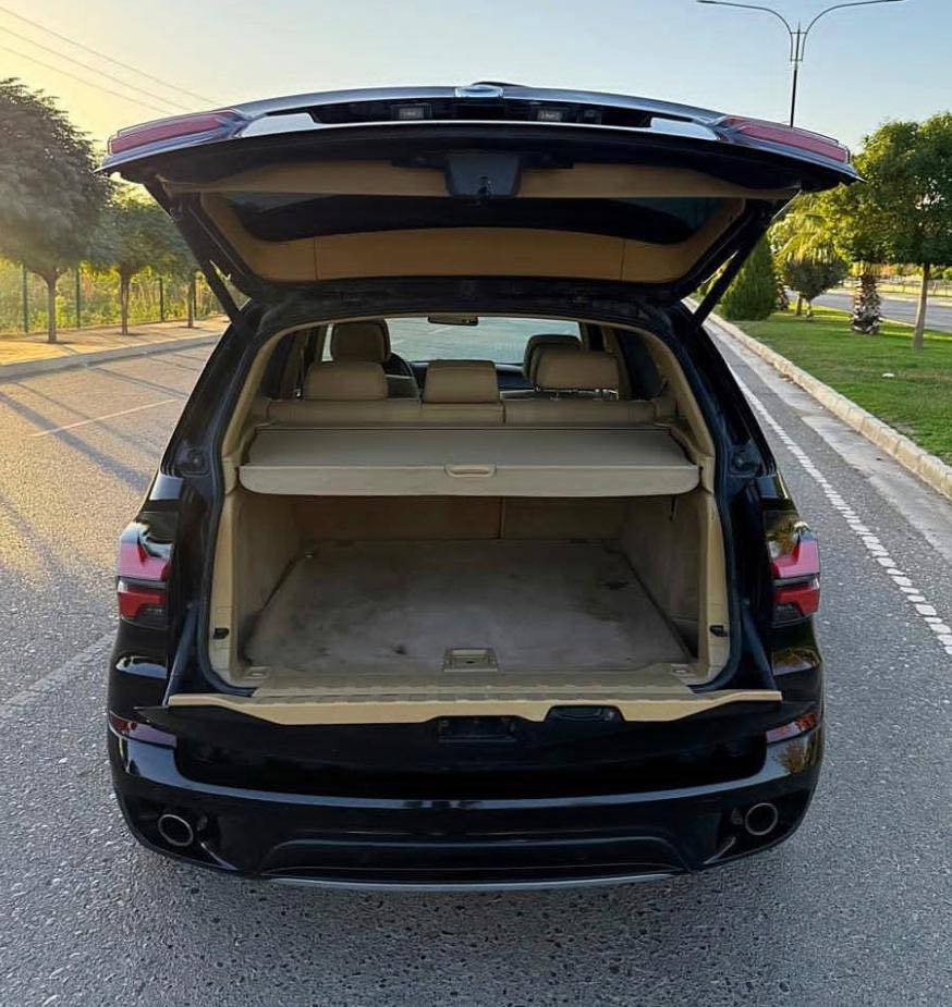 السلام عليكم عارض BMW X52012 للبيع أو المراوس السياره نضيفه خليجيه شركه العروش  نضيفه بمعنه الكلمه  فول مواصفات مغلفهppf السعر 200 بيها مجال  *********** واتساب
