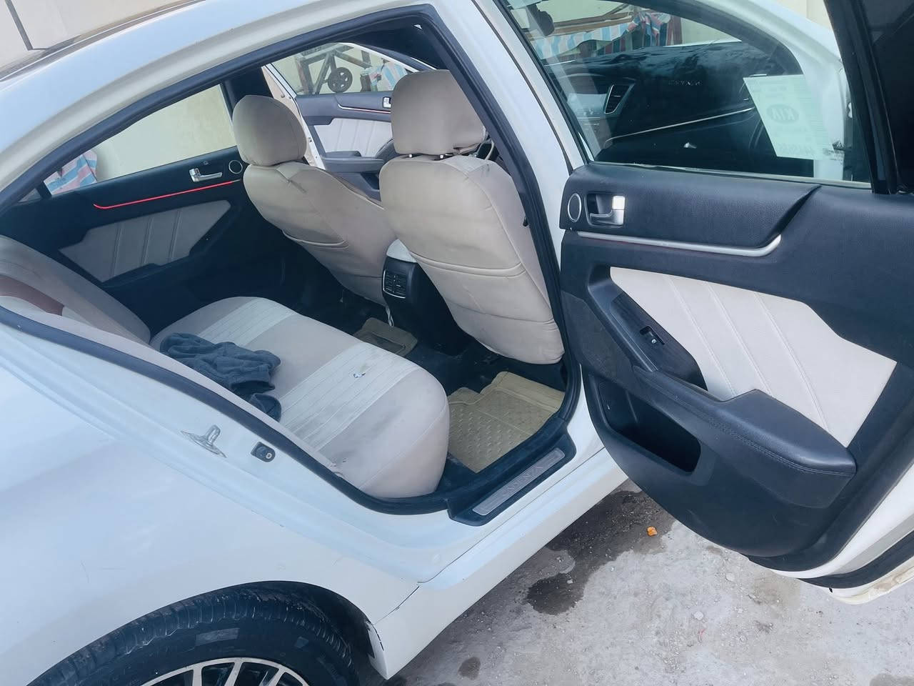 كيا كادينزا خليجي موديل 2012سياره فول مواصفات بصمه فتحتين سقف تبريد قطعتين تحكم ستيرن كامره خلفيه اشاير بالمري طبكه مرايات ويه االبصمه سياره فول الفول تبريد ثلج  تدفأ كله شغال تحكمات ستيرن كهربائي تحكمات كشنات كهربائيه سياره مكفوله ما عده بارد خفيف  وبيه قطعه واحده صبغ محرك 3500 محرك مبدله جديد مال حاويه بيع او اذا رهمت مراوس حسب القناعه مو مشكله السعر118وبيه  مجال حك الجيه ***********
