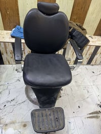 كرسي حلاقة • قابل تفاوض