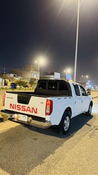 نيسان نيفارة 2014 رقم نجف  مواصفات SE السعر 130 للاستفسار 07812377492