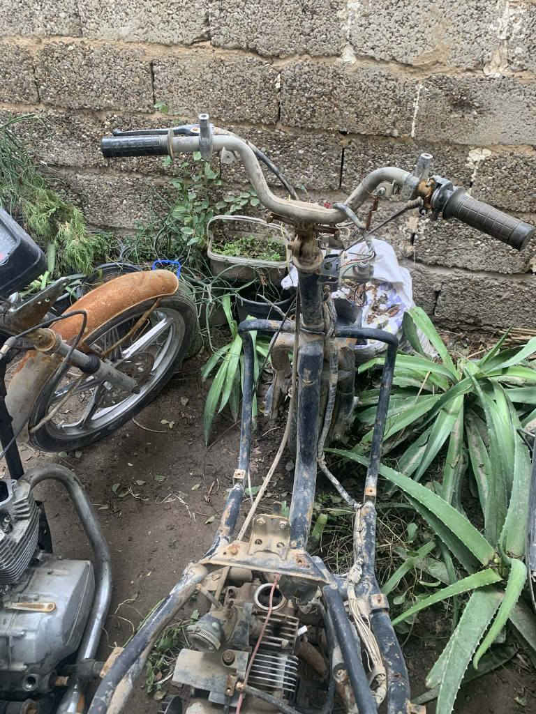 سلام عليكم شباب غراض للبيع تفصيخ غراض اخو جديد  ابيع كوم حديد لا تسئني عل دراجات معرف شبيهاً ابيع شلعه كامله وبيع هم مفرد  للاستفسار. بغداد الراشديه رقم *********** بغداد, العراق
