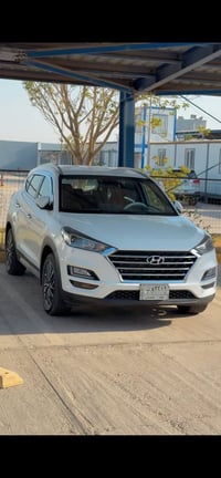 توسان ٢٠٢٠  سيارة جديدة وجاهزة حيل مكينه كير حدايدة كفاله عامة حتى الد...