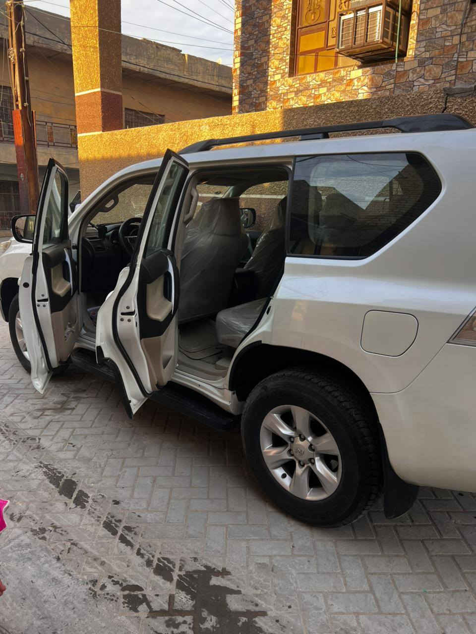 السلام عليكم برادو موديل12فول كويتي دبل تانكي مكفوله كفاله عامه فقط بدعامية الخلفي اكو شخط كد شبر 6سلندر كشنات جلد ماشية قليل ٩٥الف الممشه صدر امامي خلفي شرط تايرات تخم ياباني حييل جديده للبيع فقط والسعر مناسب رقم بغداد مميز رقم الهاتف ***********
