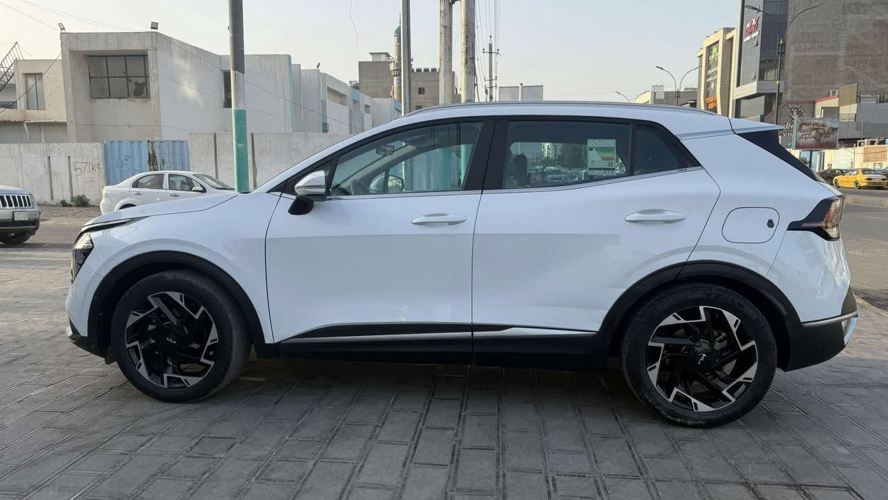 السلام عليكم سبورتج  خليجي الموديل :22

ماشيه : 45الف 

مري كهرباء 

انضمه قياده 4 (نورمل +سبورت +ايكو +سمارت)

حساسات خلفي 

 شاشه +عداد دجتل 

كامره دواره 

بصمت ابواب 

ترحيب عند لاقتراب 

مثبت سرعه 

سايد بريك كهرباء 

ويل 19

تبريد قطعتين 

داخل بيجي 

محرك 2000 دوش 

شاحن واير لس 

الصابيح الماميه LED

المصابيح الخلفيه LED

شفتات ستيرن رياضي 

مانع انزلاق 

شاشه ابل كار بليل +جي بي اس 

انذار عند الاقتراب

اشاير بل مري 

السعر ‼️ علق بتم يجيك السعر بالخاص ‼️

مكاني بغداد الكاظمية 

رقم صاحب  السياره  ***********
