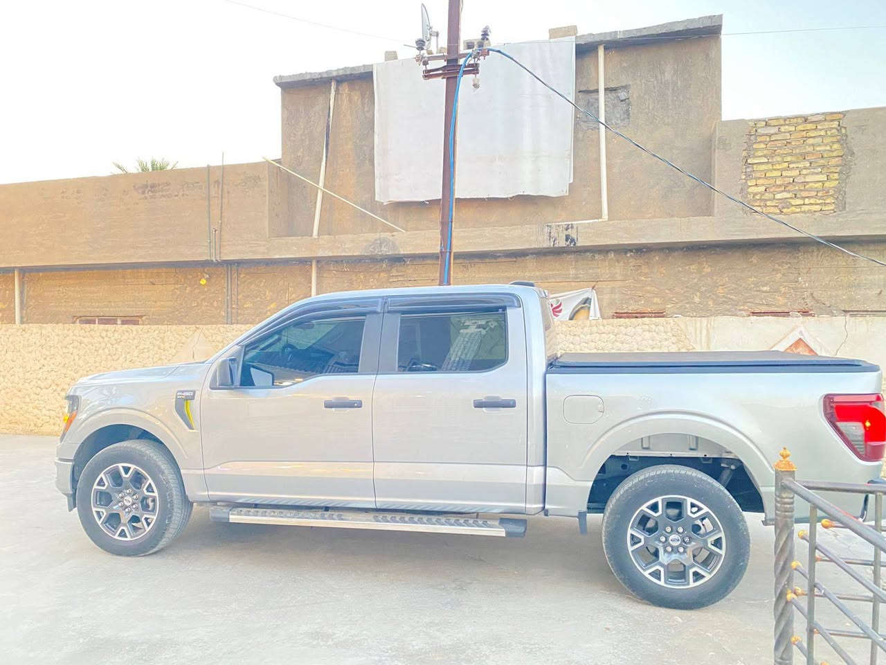 سلام عليكم فورد8F150سلندر  موديل 2024وارد امريكي حادثه بدي بلصفاح  وكلش خفيف محرك وكير وشاصي كفاله  لقماره مكفوله  كفاله عامه من كلشي  رقم سليمانيه بسمي تحويل ثاني يوم بيه كتاب تضليل رقم وهز وسنويه وكتاب تضليل كله جديد مكان سياره بغداد قرب جسر المثنى  سعرها اتصل بيك خير وتدلل *********** بي وتساب
