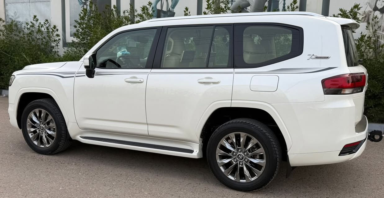 لاندكروز 2022 ساز مكفوله من صبغ والتبديل والبارد سياره جديده ماشيه 61 الف فول مواصفات محرك 6 سلندر 4000 بيه ملاحضه بل جاملغ الخلفي والباب شي بصيط واكع عليه تيزاب باتري مكانين زغار وكع لكير ماله وموجود بل منشور لفديوو مال لملاحضه 
العنوان بغداد الاعضميه 
السعر ...570..قفلها 
***********
