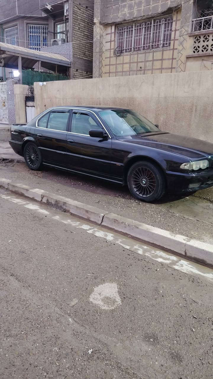 السلام عليكم
خفاش 728 رقم أربيل
 موديل 95 محدث 2000
السيارة مكفوله من الظربة
كير ومكينه وتبريد كفالة 
ترايك 250
مراوح f01 كهرباء
صندوك شفط
الداخل جلد يرادله ترتيب
مكاني بغداد
***********
بيع أو مراوس
السعر 75 بيها مجال حك الجية
