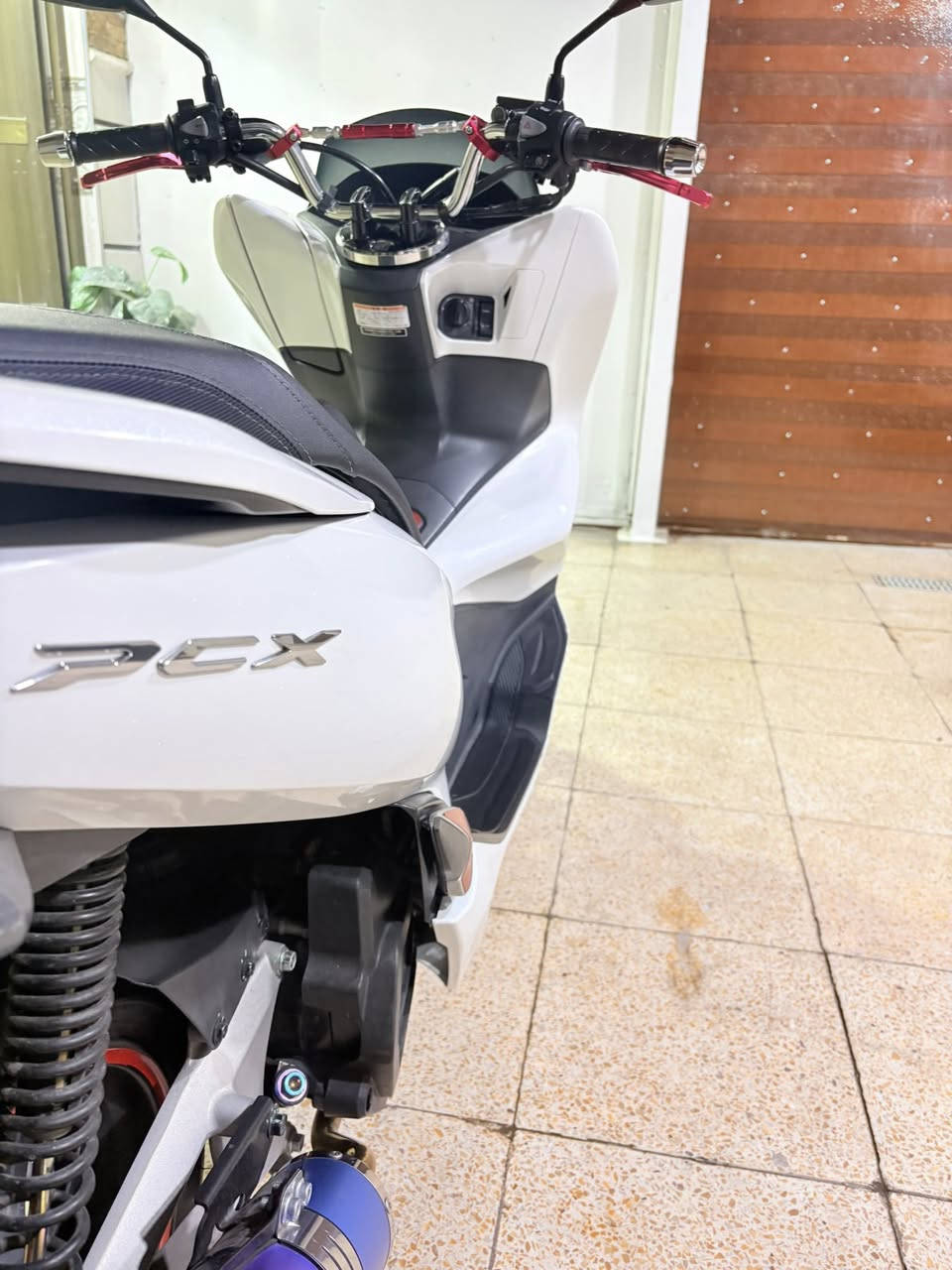 السلام عليكم pcx للبيع
الدراجه جديده بمعنى الكلمه مكفوله من الزلغ 
الدراجه تزويد من اليابان 
معى ورقه المزاد و بصمتين 
العنوان مدينه الصدر 
اللاستفسار ***********
