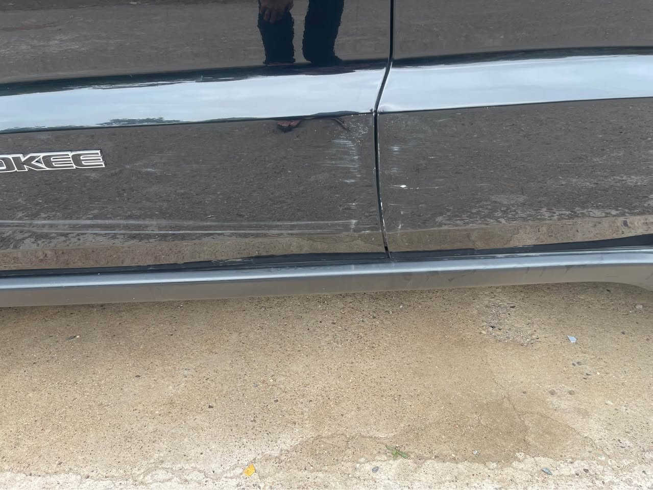 جيب كراند شيروكي 

موديل:     2021

مكينة:     V6 3.6

المواصفــات  1/1

بصمه 

تشغيل عن بعد 

بانورامـــا

رادار جانبـي نقطة عميـاء رادار خلفـي

كشنات تبريد وتدفئة 

كشنات جلد

ستيرن هيتـر + كهرباء

نظام توقف اوتـو ستوب

حساسـات امامي خلفي

صندوك كهربائـي

سماعات سستم صـوت

دمام بالصنـدوك

كيج الكترونـي

نظام متعدد اوتو للطرق

ماشية 83 
بيع او مراوس سياره اقل منها حادث موضح بلصور 
مري قلاب وشفط

***********

اتصال او واتساب
مكان بسماية
سعر 22$ بغداد, العراق
