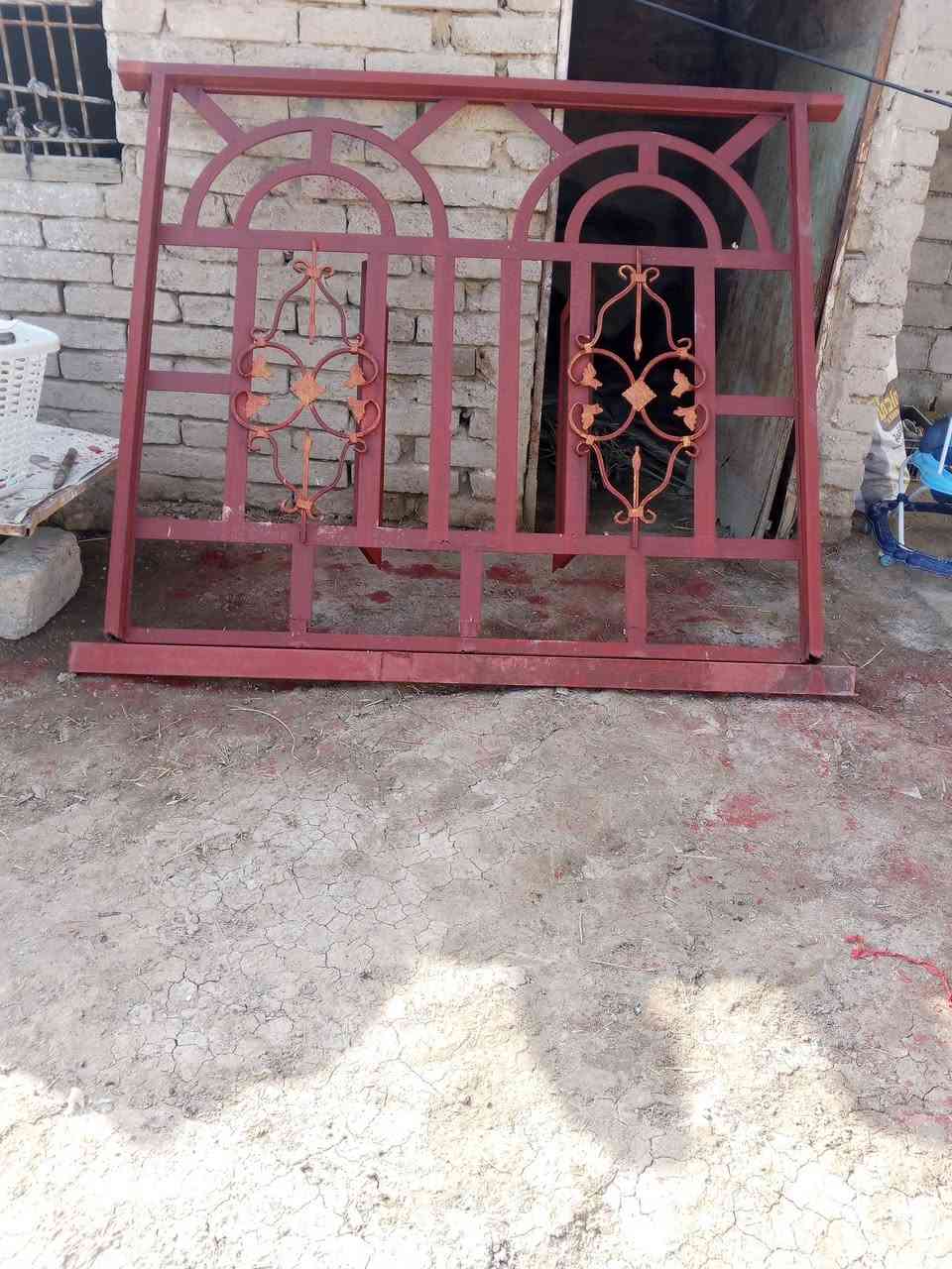 شباك للبيع قياس مترتين بس عوزه جام سعر ب 60 الف ***********
