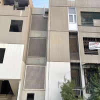 لبيع شقه طابق وسط مساحه 128 متر3 نوم وصالة ومنور 2 وصحيات 2 متروكه غير...