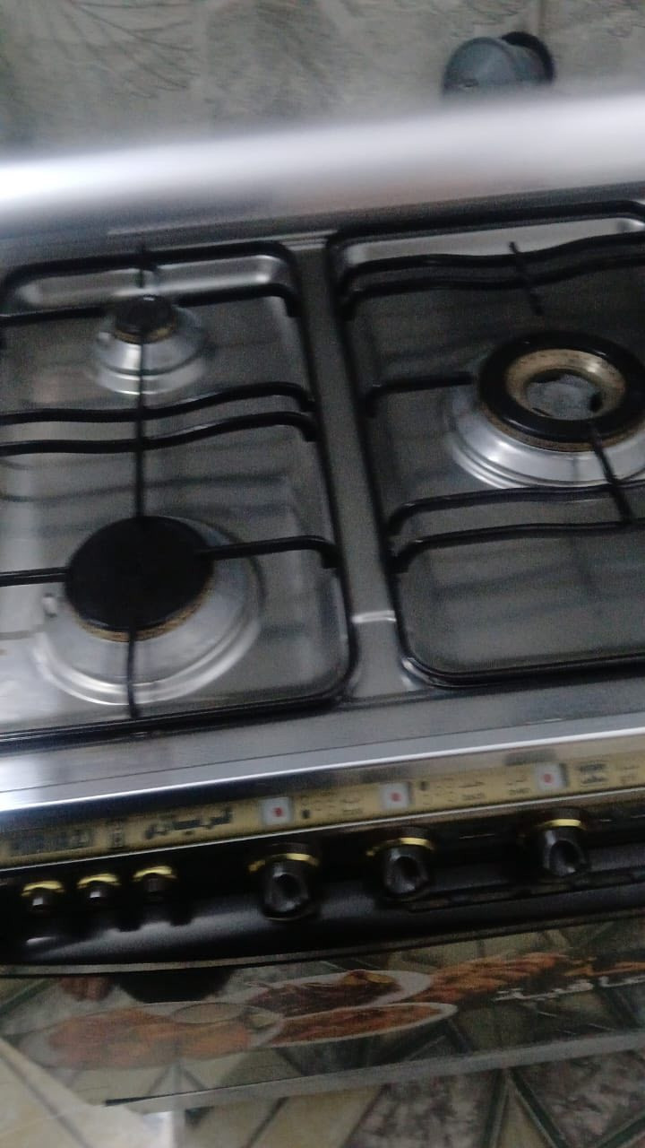 طباخ اخو جديد مرة وحده مشغلي خمس اعيون نوع كريازي الاصلي السعر 600 وبي مجال بيسط وع فحص الاتصال ع الرقم ***********
