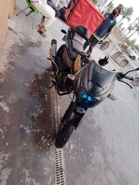 بولسر • محرك ١٥٠ • ما بيه وراق