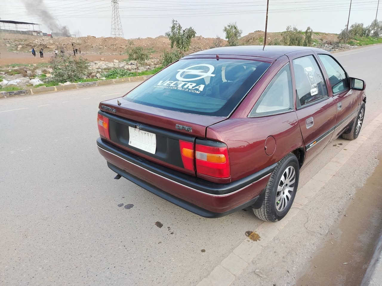 السلام عليكم فكتراه.موديل١٩٩١ حجم ١٨ سنويه عضم كاربون بيها محرك وكير بشرط شرط التحويل صبغ سقف الجملاقات الخلف جملي فقط سنويه جديده سيارة كليش بيها شقال السعر ٤٢ العنوان موصل جانب الايمن قرب الهزه المرور *********** الاسيا *********** خاص ماجوب
